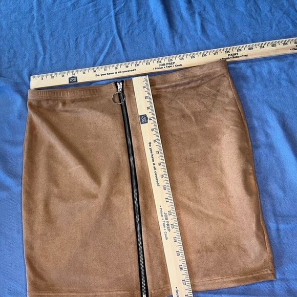 SHEIN Curve Faux Suede Skirt – Size 2XL – Camel Brown - Picture 2 of 5